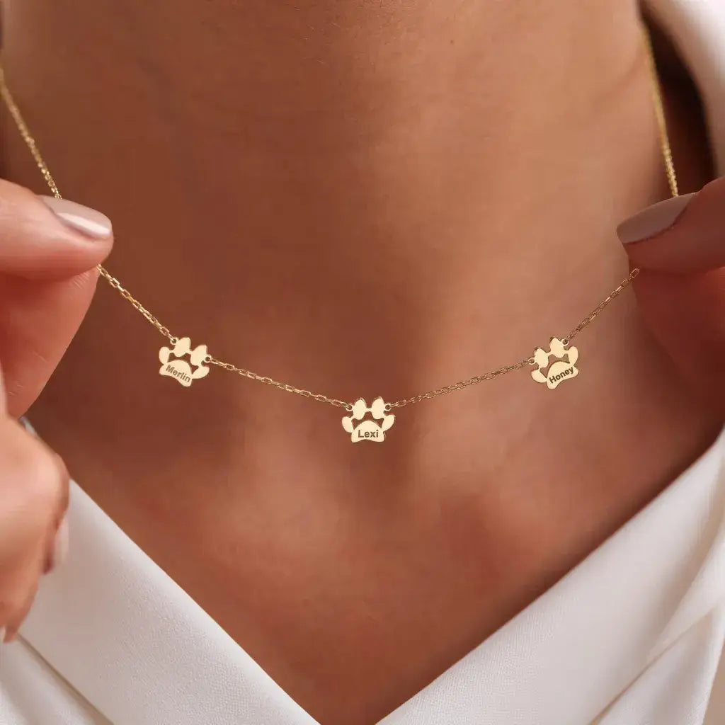 Spersonalizowany naszyjnik z imieniem i oddzielnymi łapkami
