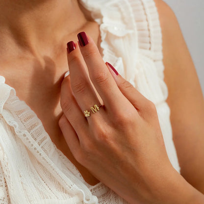 Spersonalizowany pierścionek z inicjałem pupila