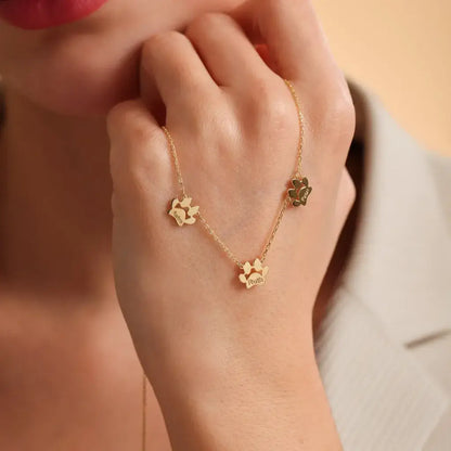 Spersonalizowany naszyjnik z imieniem i oddzielnymi łapkami