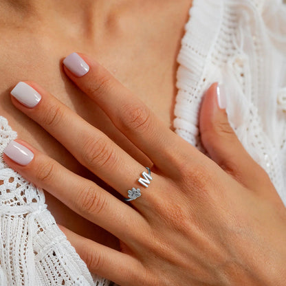 Spersonalizowany pierścionek z inicjałem pupila